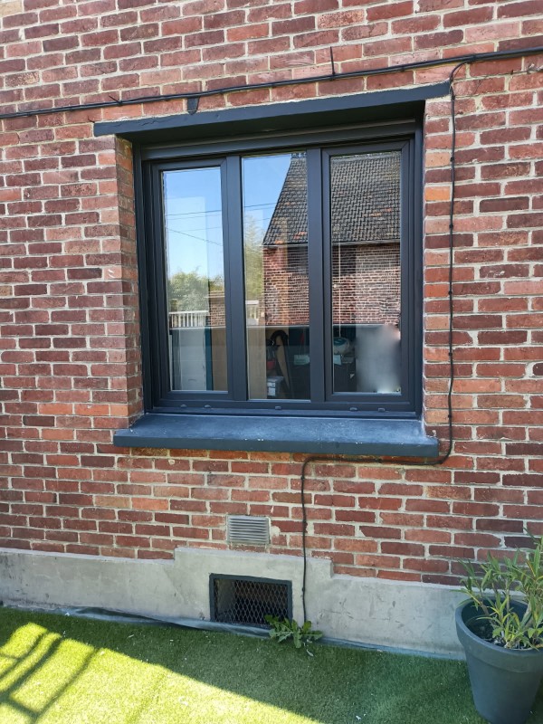 Fenêtre PVC 3 vantaux anthracite